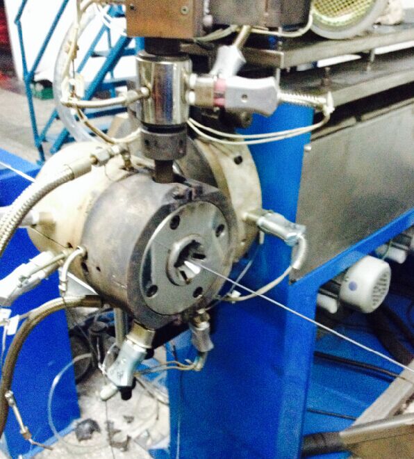 尼龙+PVC挤出机头