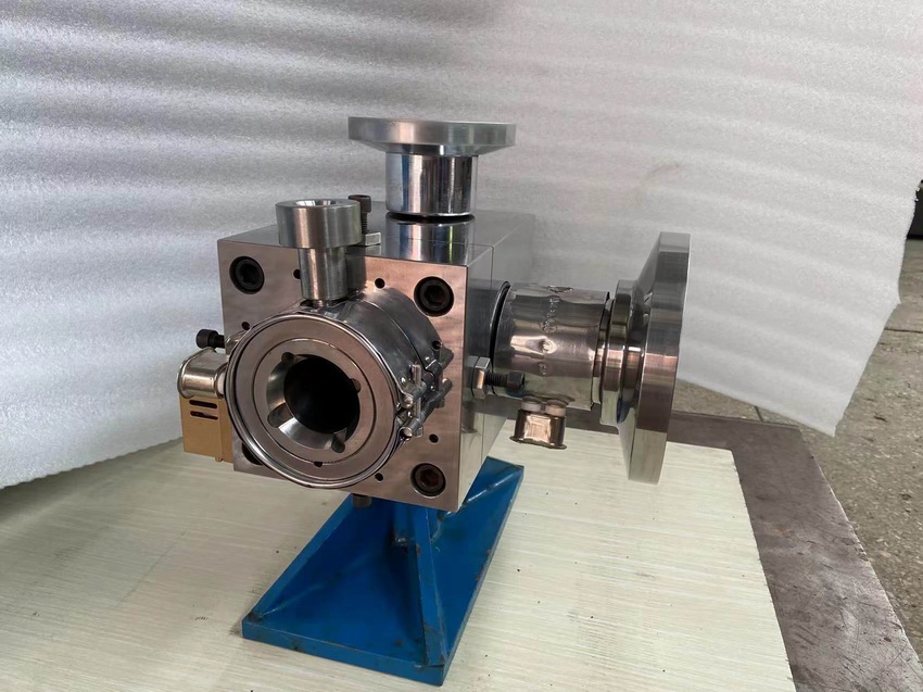 内薄外厚三层共挤机头